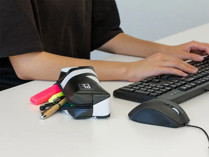 Schlamperetui in seiner natürlichen Umgebung